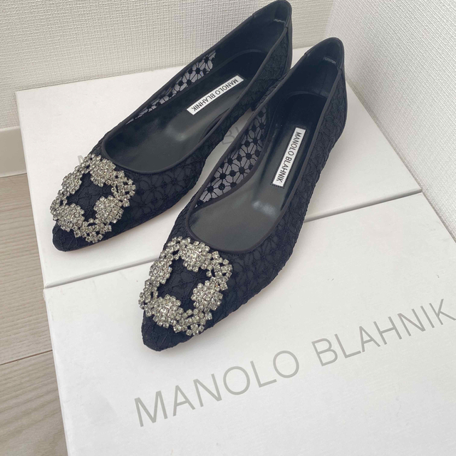 MANOLO BLAHNIK(マノロブラニク)の【新品】マノロブラニク レース×ビジュー ハンギシ バレリーナ フラットシューズ レディースの靴/シューズ(バレエシューズ)の商品写真