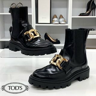 6130 トッズ レザー サイドゴア ショートブーツ ブラック