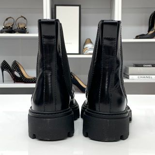 6130 トッズ レザー サイドゴア ショートブーツ ブラック