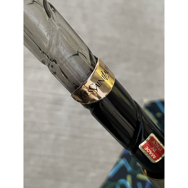 Yves Saint Laurent(イヴサンローラン)の希少！！【イヴサンローラン  マルチカラー　ロゴ総柄　傘】 レディースのファッション小物(傘)の商品写真