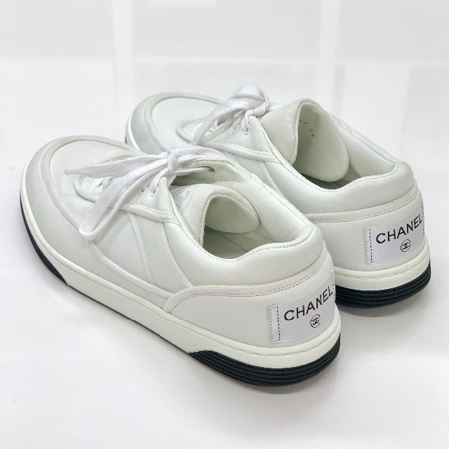 CHANEL(シャネル)の6111 シャネル レザー ココマーク ロゴ スニーカー ホワイト レディースの靴/シューズ(スニーカー)の商品写真