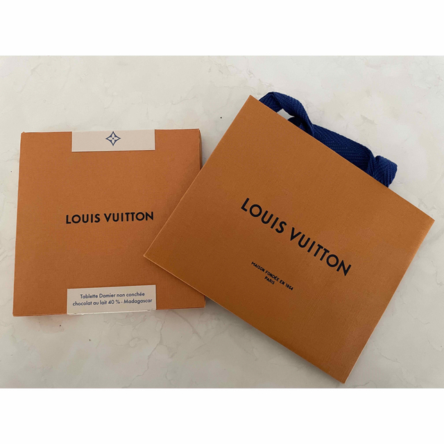 LOUIS VUITTON(ルイヴィトン)のルイヴィトン　チョコレート　パリ限定 食品/飲料/酒の食品(菓子/デザート)の商品写真