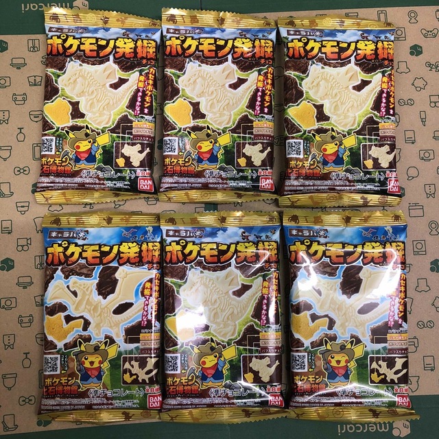 BANDAI(バンダイ)のBANDAI キャラパキ　ポケモン発掘チョコ　チョコれ 食品/飲料/酒の食品(菓子/デザート)の商品写真