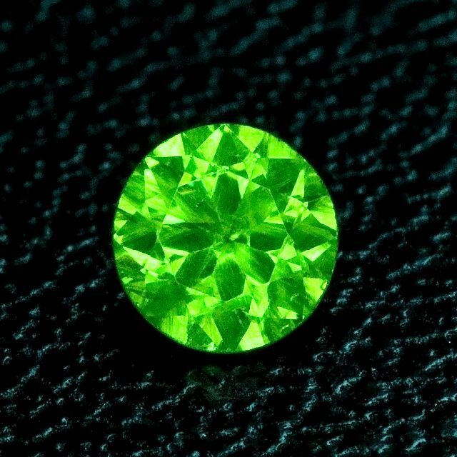 デマントイドガーネット0.22ct