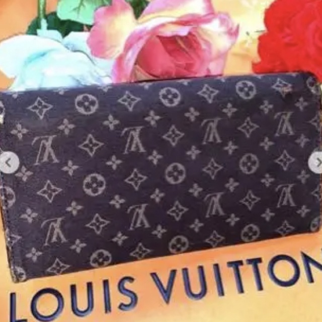 LOUIS VUITTON(ルイヴィトン)のルイビィトン人気のポルトフォイユサラ財布 レディースのファッション小物(財布)の商品写真