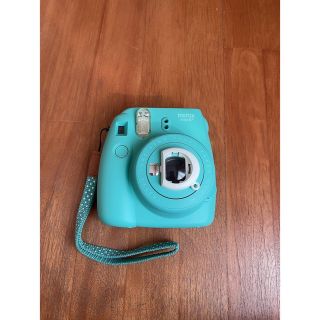 チェキ本体　instax mini8＋　グリーン(フィルムカメラ)