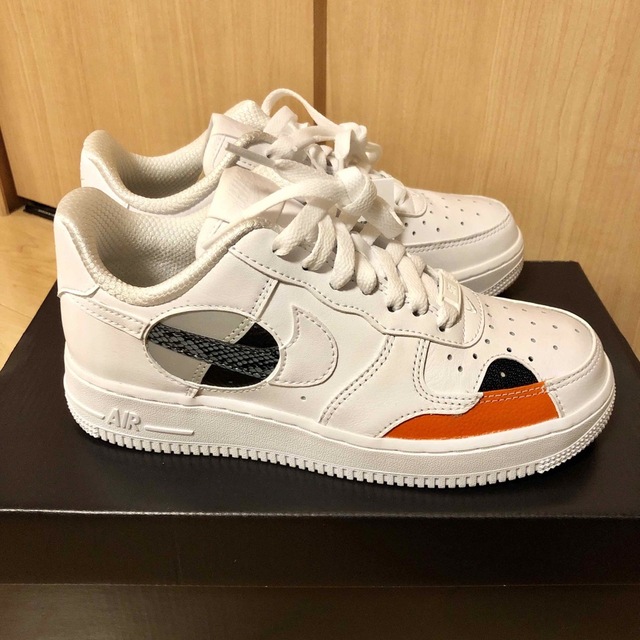 NIKE(ナイキ)の新品 NIKE WMNS AIR FORCE ナイキ ウィメンズ エア フォース レディースの靴/シューズ(スニーカー)の商品写真