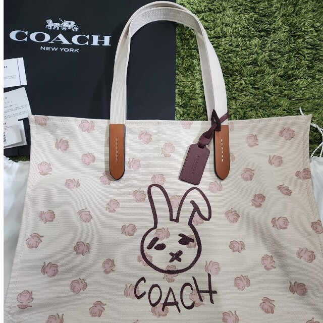 coach トートバッグ　ルーナー ニュー イヤー トート 42・ラビット 1