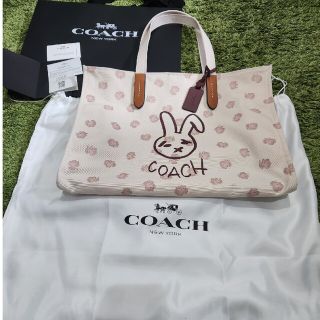 コーチ(COACH)のcoach トートバッグ　ルーナー ニュー イヤー トート 42・ラビット(トートバッグ)