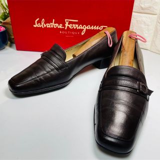 サルヴァトーレフェラガモ(Salvatore Ferragamo)のFerragamo フェラガモ  Dブラウン　ローファーパンプス(ローファー/革靴)