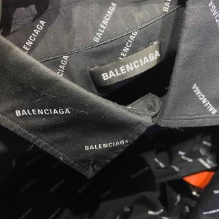 新品】BALENCIAGAバレンシアガ オールオーバー ロゴプリント シャツ