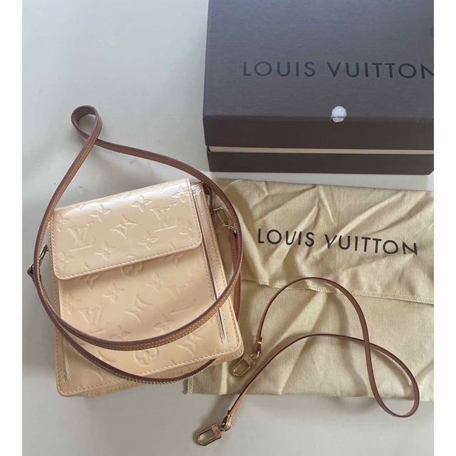 LOUIS VUITTON(ルイヴィトン)のルイヴィトンヴェルニ  モット　ショルダーバッグ　ピンクベージュ　難あり レディースのバッグ(ショルダーバッグ)の商品写真