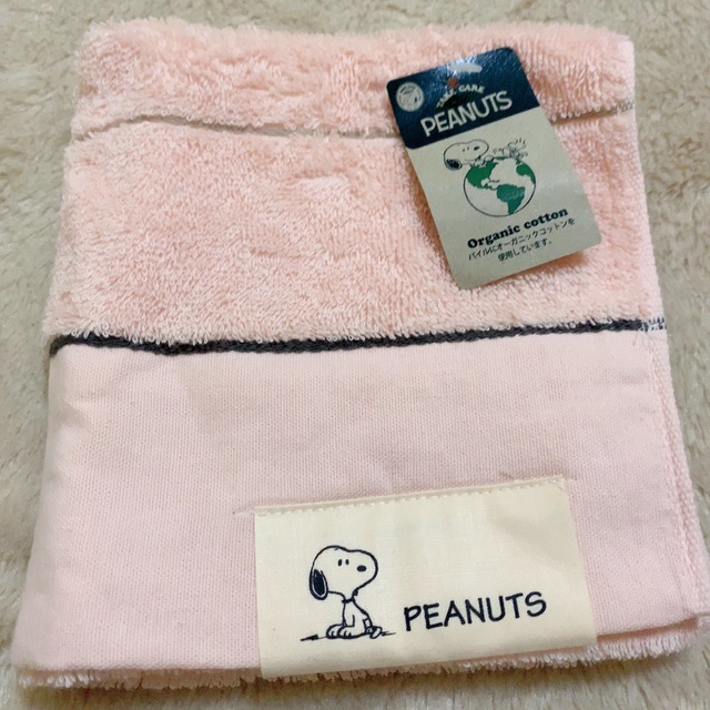 PEANUTS(ピーナッツ)の新品未使用　PEANUTS  SNOOP ウォッシュタオル　 エンタメ/ホビーのアニメグッズ(タオル)の商品写真