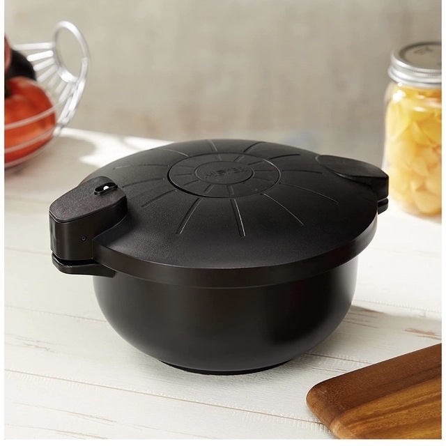 MEYER(マイヤー)の新品MEYER EASY PRESSURE COOKER スポーツ/アウトドアのアウトドア(調理器具)の商品写真