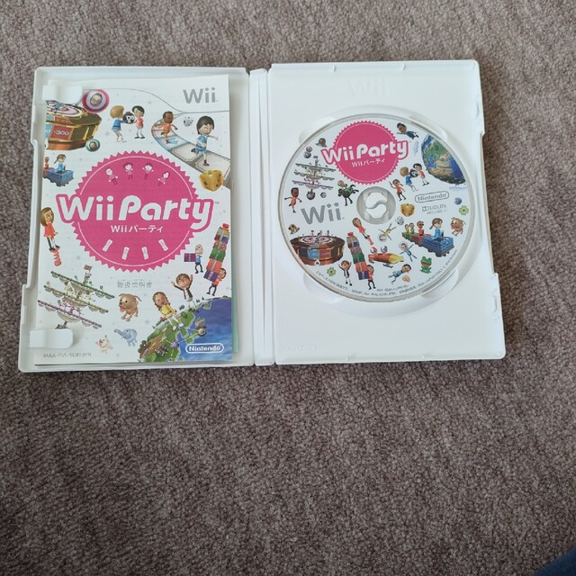 Wii Party Wii　中古 エンタメ/ホビーのゲームソフト/ゲーム機本体(家庭用ゲームソフト)の商品写真