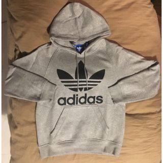 アディダス(adidas)のadidas グレーパーカー(パーカー)