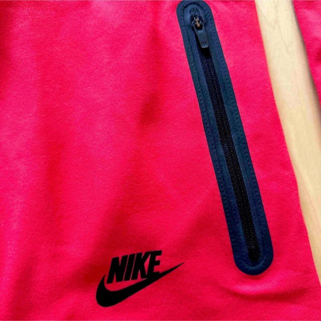 NIKE(ナイキ)のNIKE ジップパーカー NIKEsportswear 未使用品 レディースのトップス(パーカー)の商品写真