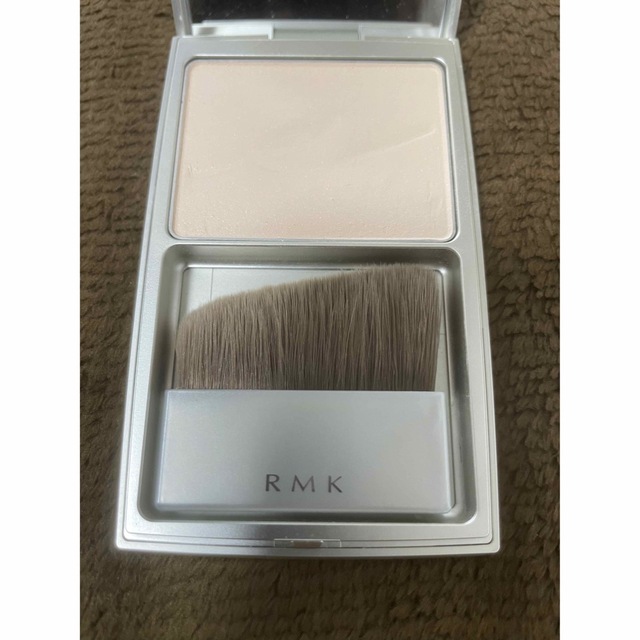 RMK(アールエムケー)のRMK シルクフィット フェイスパウダー　P01 コスメ/美容のベースメイク/化粧品(フェイスパウダー)の商品写真