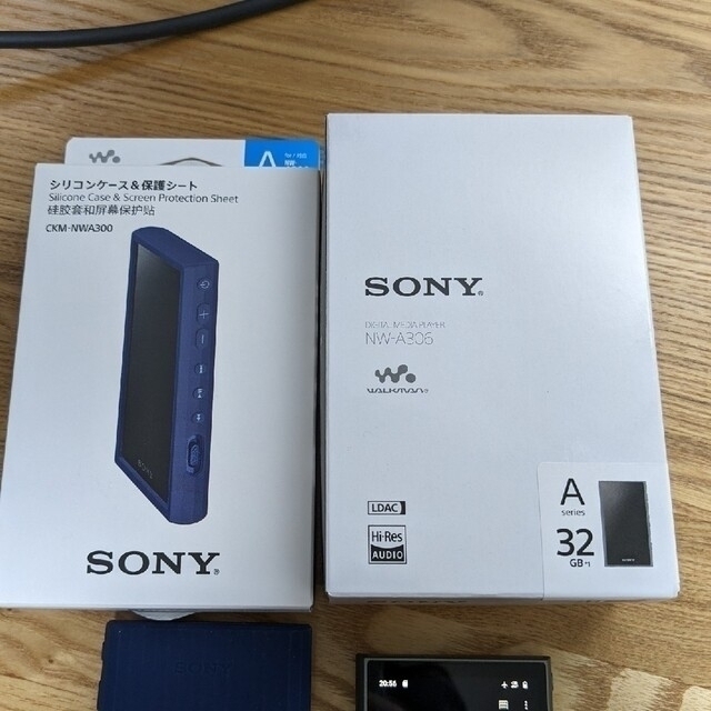 SONY(ソニー)の★週末セール【美品】NW-A306（グレー）+純正シリコンケース　a300 スマホ/家電/カメラのオーディオ機器(ポータブルプレーヤー)の商品写真