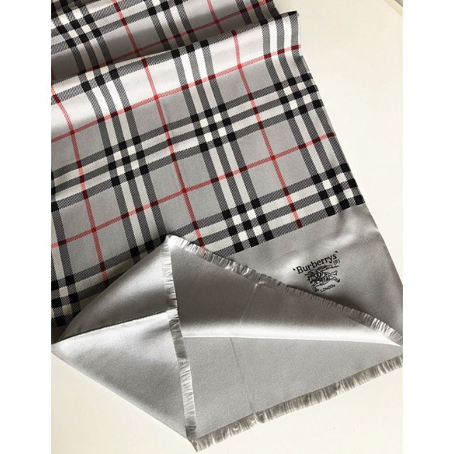 美品 Burberrysバーバリー チェック柄☆袋縫いシルクスカーフ 美品 Burberrysバーバリー チェック柄☆袋縫いシルクスカーフ