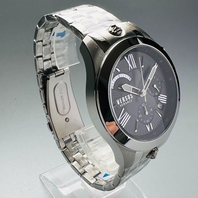 VERSACE(ヴェルサーチ)のシルバー【新品】ヴェルサス/ヴェルサーチ メンズ クォーツ 電池式 腕時計 濃紺 メンズの時計(腕時計(アナログ))の商品写真
