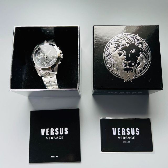 VERSACE(ヴェルサーチ)のシルバー【新品】ヴェルサス/ヴェルサーチ メンズ クォーツ 電池式 腕時計 濃紺 メンズの時計(腕時計(アナログ))の商品写真