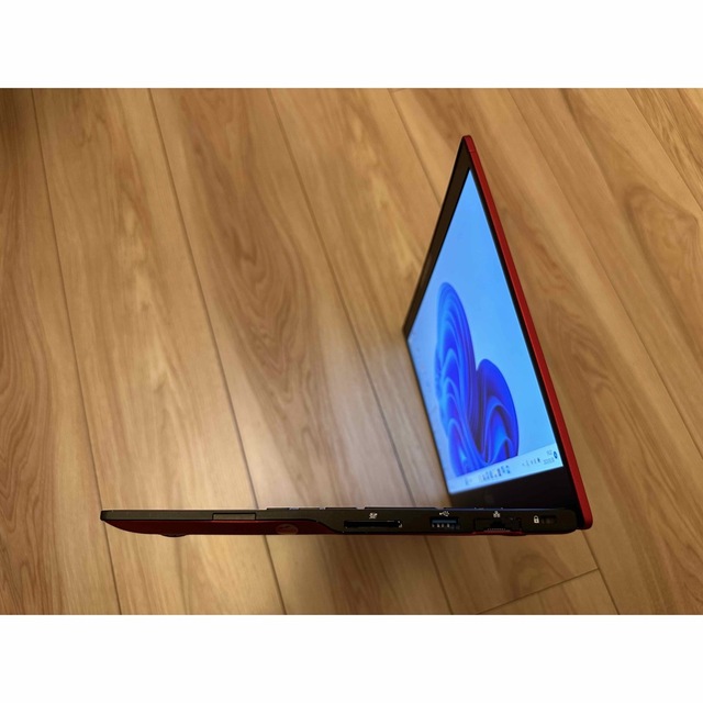 2019年発売レッドモデル超軽量777g!富士通LIFEBOOK U939/A⑯ 独特な