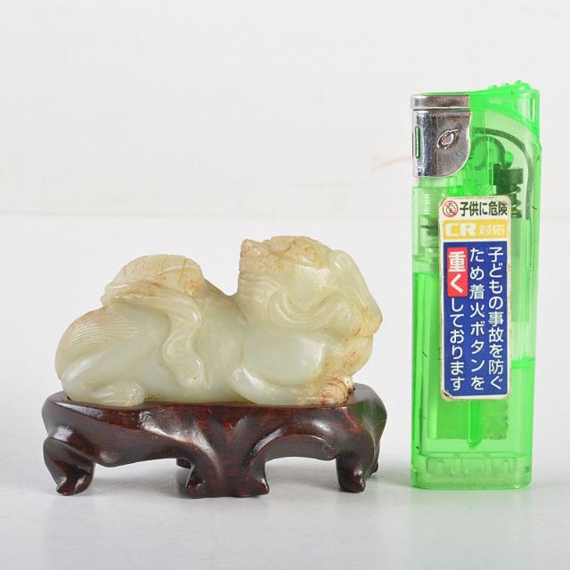 中国　玉石彫刻　神獣　紙鎮　置物　唐木台付　C　R5462