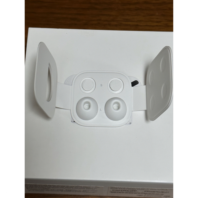 Apple(アップル)のairpods pro 第一世代 スマホ/家電/カメラのオーディオ機器(ヘッドフォン/イヤフォン)の商品写真