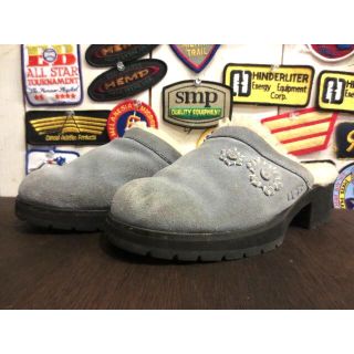 アグ(UGG)の【中古】レディース 小さめサイズ UGG Solvang Clogs/アグ ソルバング シープスキン サボ スリッポン サンダル 花 水色【サイズ:4/21.5cm】(サンダル)