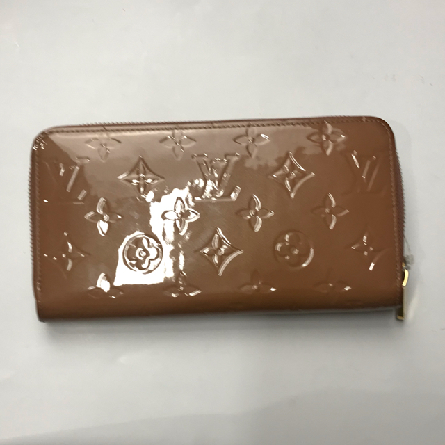 LOUIS VUITTON(ルイヴィトン)のM91599 ルイヴィトン ジッピーウォレット 長財布 エナメル ベージュ系 メンズのファッション小物(長財布)の商品写真