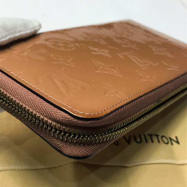 LOUIS VUITTON(ルイヴィトン)のM91599 ルイヴィトン ジッピーウォレット 長財布 エナメル ベージュ系 メンズのファッション小物(長財布)の商品写真