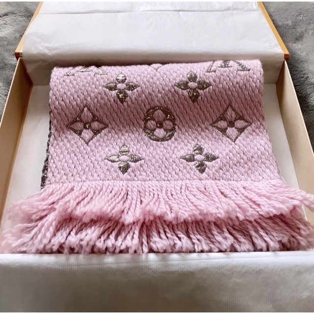 LOUIS VUITTON(ルイヴィトン)のVUITTONマフラー（ピンク） レディースのファッション小物(マフラー/ショール)の商品写真