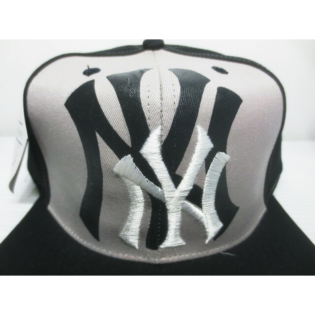 GENUINE MERCHANDISE MLB