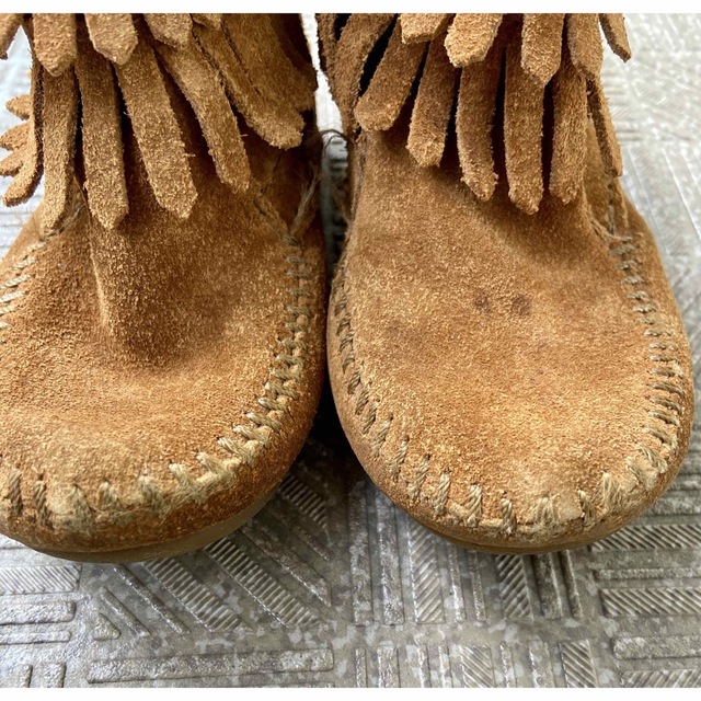 Minnetonka(ミネトンカ)のMINNETONKA ミネトンカ キッズ フリンジブーツ サイズ8 14cm キッズ/ベビー/マタニティのベビー靴/シューズ(~14cm)(ブーツ)の商品写真