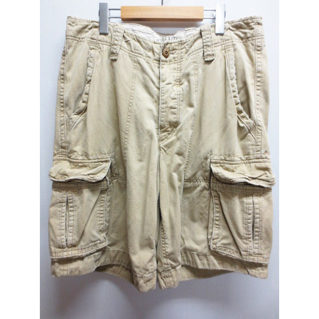 Hollister(ホリスター)の【中古】HOLLISTER/ホリスター ダメージ加工 カーゴ ショートパンツ ベージュ 【サイズ：W36】【ショーツ】【膝丈】【アウトドアスタイル/OUTDOOR】【野外フェス】 メンズのスーツ(スラックス/スーツパンツ)の商品写真