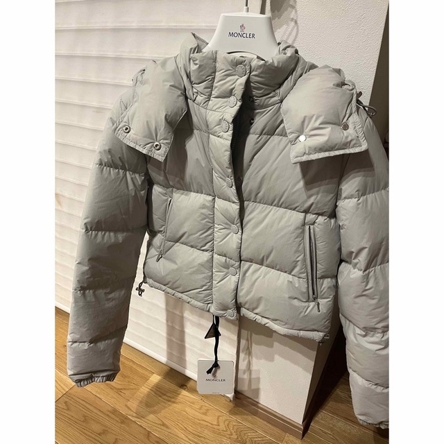 MONCLER(モンクレール)のnamoco様専用モンクレール　ショートダウン　新品未使用 00 レディースのジャケット/アウター(ダウンジャケット)の商品写真