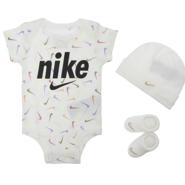 NIKE(ナイキ)のnike ナイキ　ベビー　ロンパース　靴下　キャップ　３点セット キッズ/ベビー/マタニティのベビー服(~85cm)(ロンパース)の商品写真