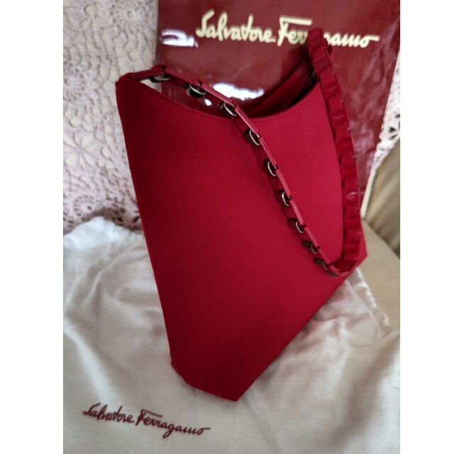 Salvatore Ferragamo(サルヴァトーレフェラガモ)のお値下げ✨Salvatore Ferragamo✨ショルダーバッグ レディースのバッグ(ショルダーバッグ)の商品写真