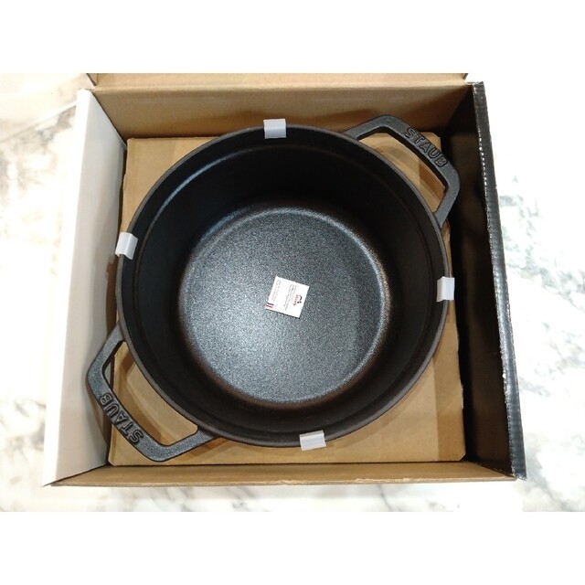 STAUB(ストウブ)の新品 ストウブ STAUB ピコ・ココット ラウンド 22cm ブラック インテリア/住まい/日用品のキッチン/食器(鍋/フライパン)の商品写真