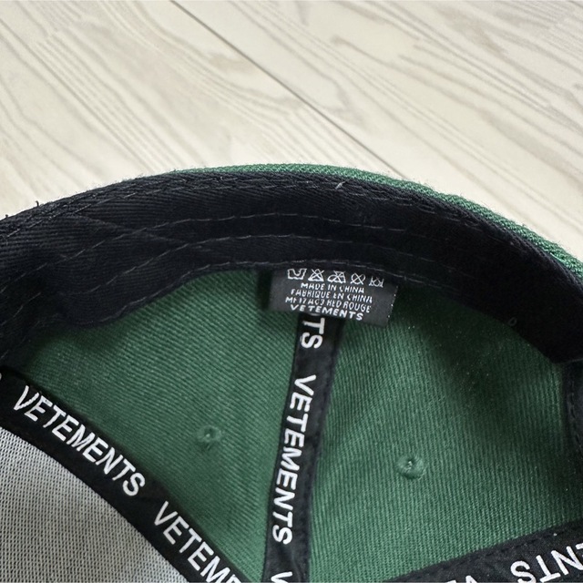 VETEMENTS(ヴェトモン)のVETEMENTS POLIZEI CAP ヴェトモン キャップ メンズの帽子(キャップ)の商品写真