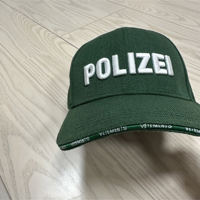 VETEMENTS(ヴェトモン)のVETEMENTS POLIZEI CAP ヴェトモン キャップ メンズの帽子(キャップ)の商品写真