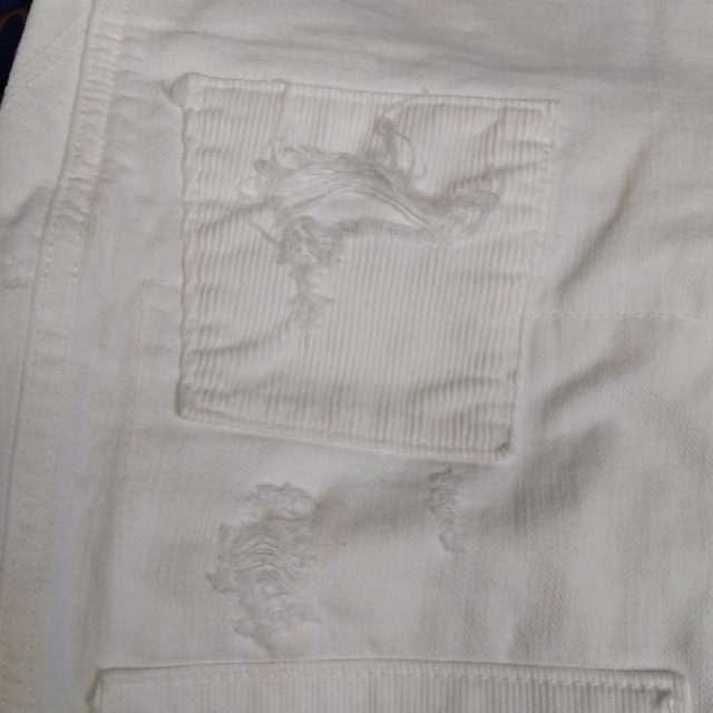 AKM(エイケイエム)のAKM ラングラー ハーフデニム　ホワイトダメージデニム メンズのパンツ(デニム/ジーンズ)の商品写真