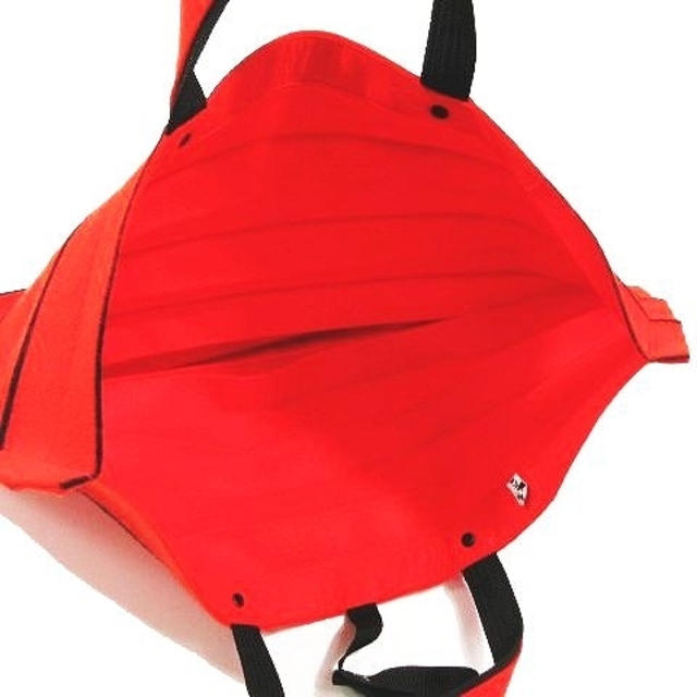 ISSEY MIYAKE(イッセイミヤケ)のISSEY MIYAKE フェルト アコーディオン プリーツ バッグ トート 赤 レディースのバッグ(トートバッグ)の商品写真