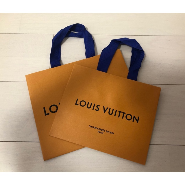 LOUIS VUITTON(ルイヴィトン)のルイ・ヴィトン ショッパー　紙袋2枚セット　 レディースのバッグ(ショップ袋)の商品写真