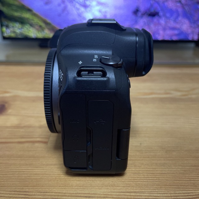 Canon(キヤノン)のCanon R6 SDカード２枚付 スマホ/家電/カメラのカメラ(ミラーレス一眼)の商品写真