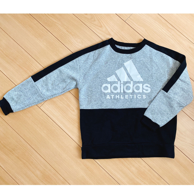 adidas(アディダス)の2度ほど使用　アディダス　スウェット　150センチ キッズ/ベビー/マタニティのキッズ服男の子用(90cm~)(Tシャツ/カットソー)の商品写真