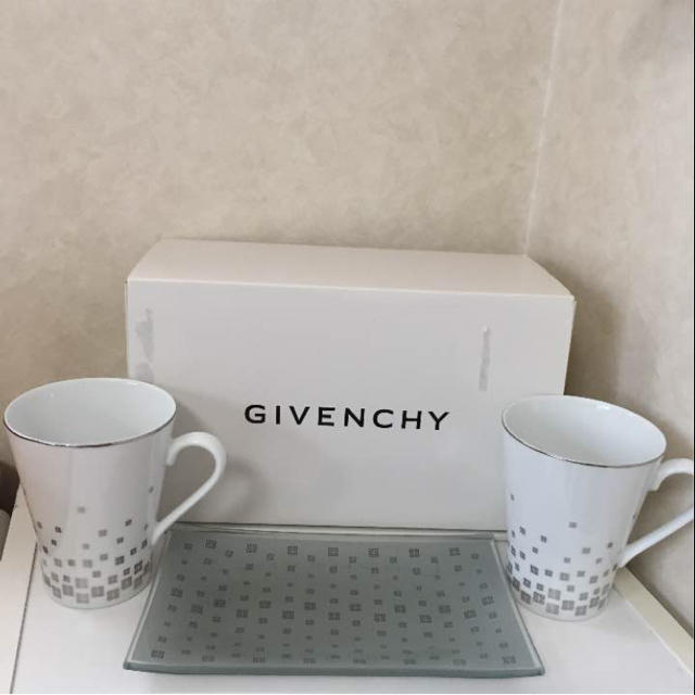 GIVENCHY(ジバンシィ)のジバンシィ ペアカップ トレー 【sui様専用】 インテリア/住まい/日用品のキッチン/食器(グラス/カップ)の商品写真