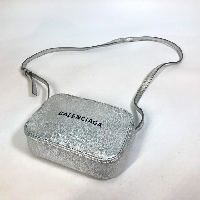 Balenciaga(バレンシアガ)のバレンシアガ BALENCIAGA エブリデイ カメラバッグ 552372 ロゴ XSサイズ ショルダーバッグ レザー シルバー レディースのバッグ(ショルダーバッグ)の商品写真