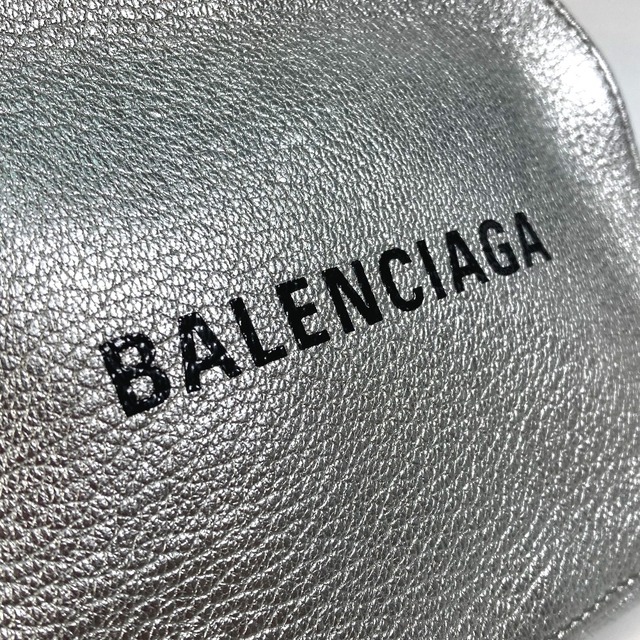 Balenciaga(バレンシアガ)のバレンシアガ BALENCIAGA エブリデイ カメラバッグ 552372 ロゴ XSサイズ ショルダーバッグ レザー シルバー レディースのバッグ(ショルダーバッグ)の商品写真